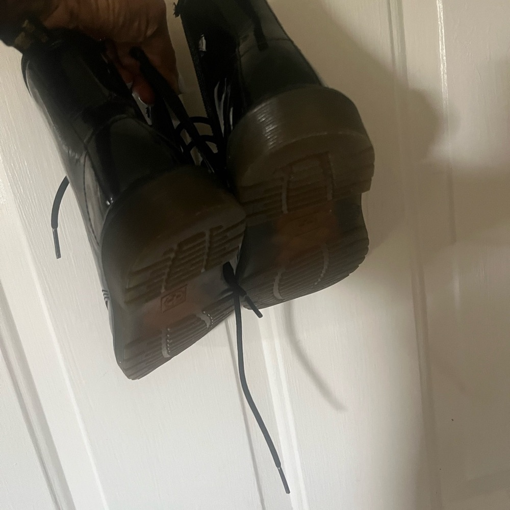 Kids Dr. Martens 1460 Black Patent Leather Unisex Lace Up Combat Boots - Picture 5 of 7